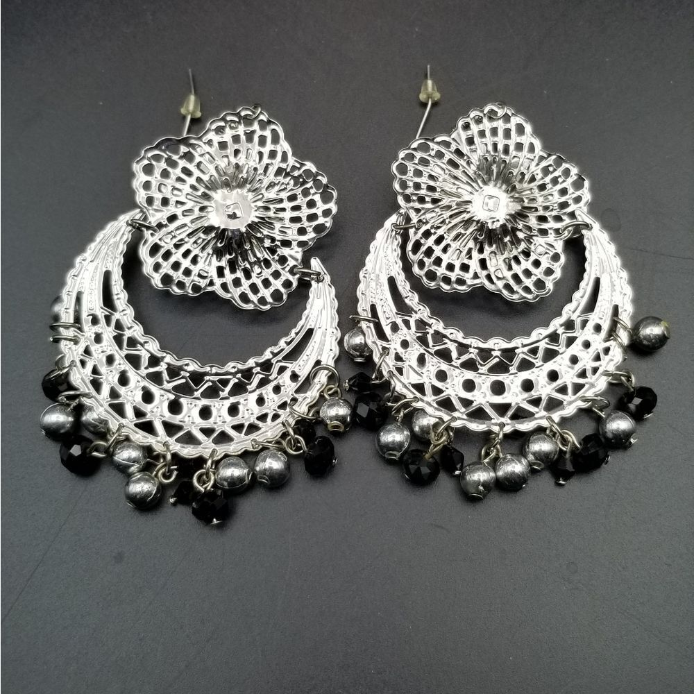 Victorian lace flower dangle earrings floral jewelry gift idea. E0134